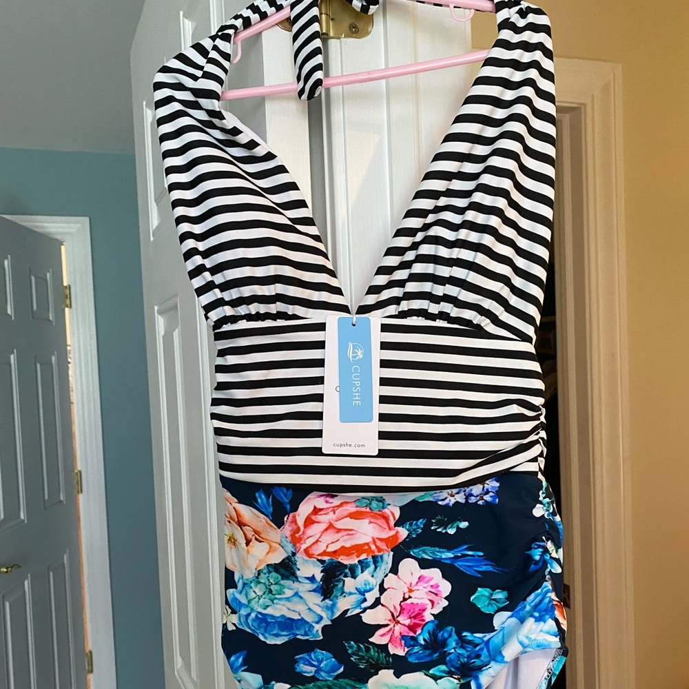 BNWT CUPSHE bathing suit